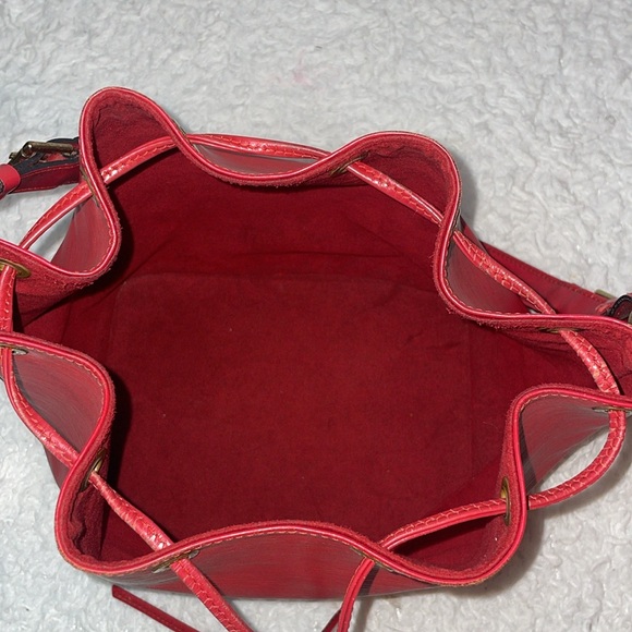 Louis Vuitton NoΓ© Epi Leather Drawstring Bucket Shoulder Bag Purse in Red AR1915 - Picture 13 of 17